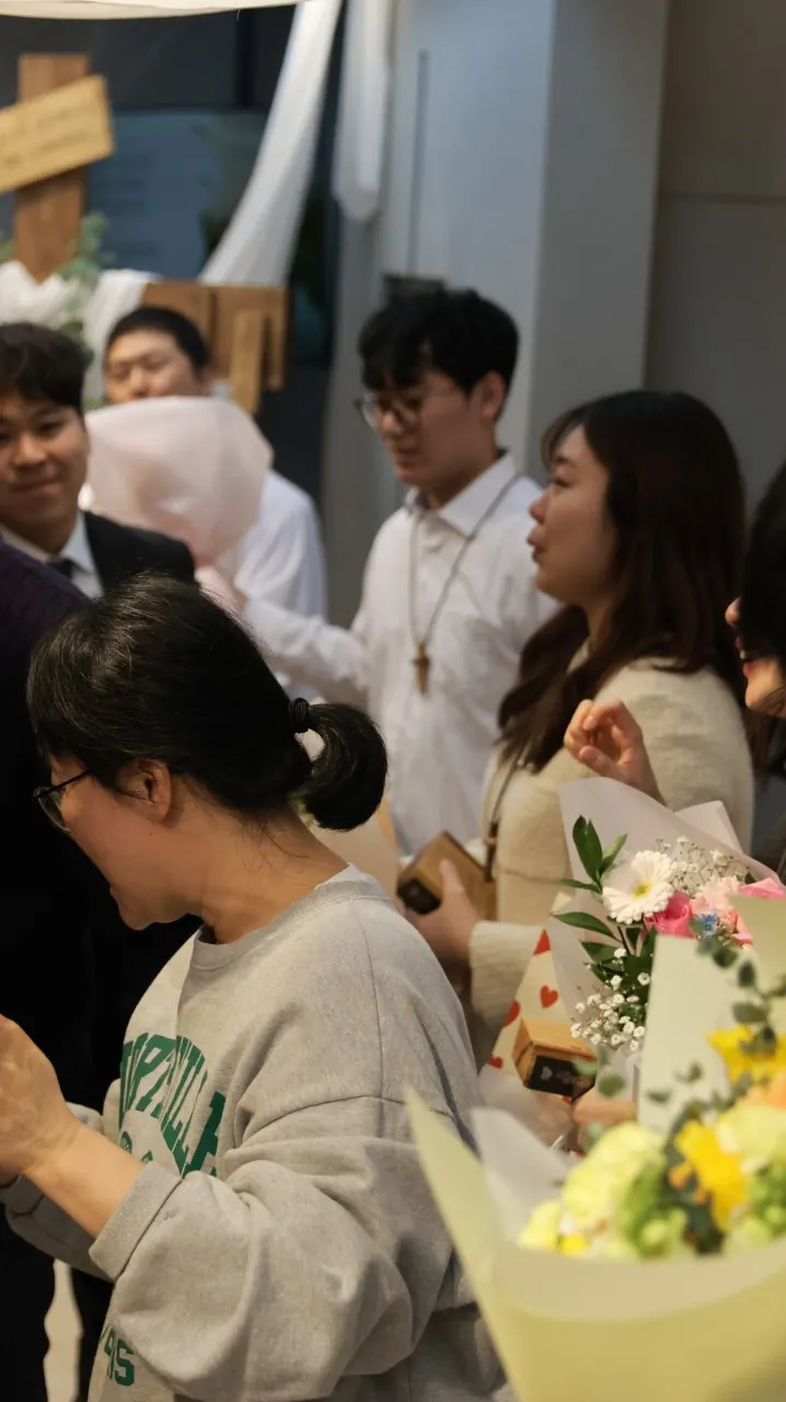 서로를 안아주는 자리